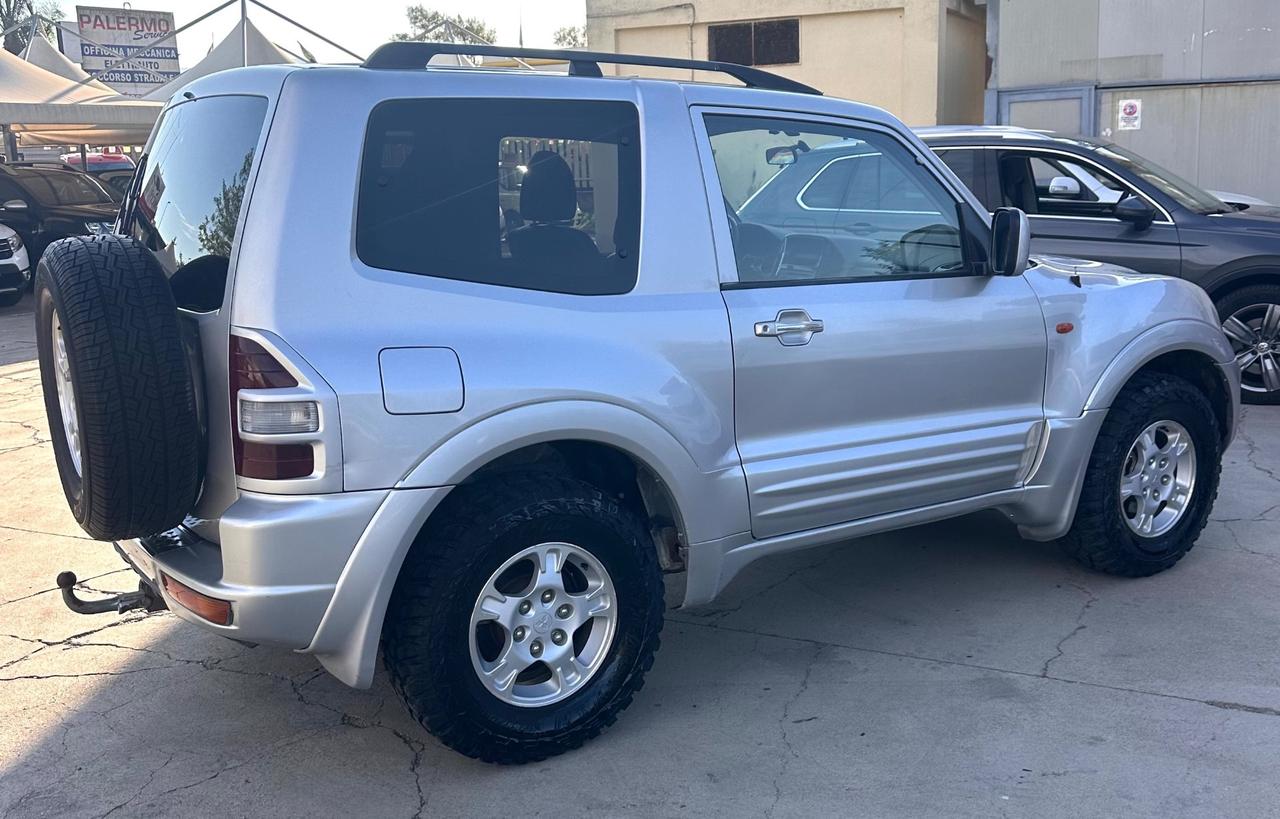 Mitsubishi Pajero 3.2 DI-D 165cv 3p. GLS GANCIO TRAINO