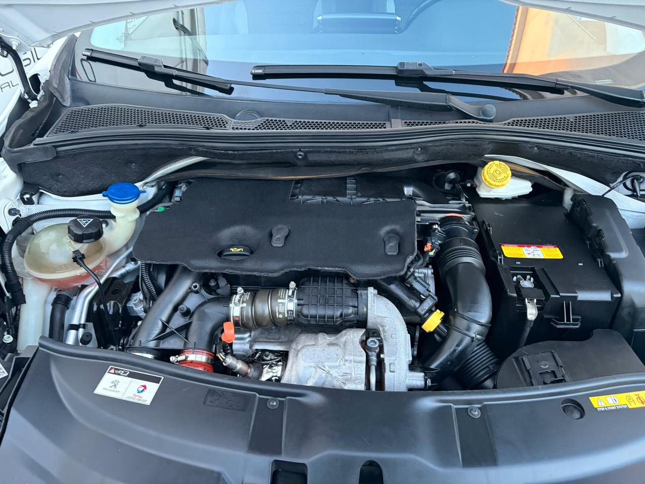 Peugeot 2008 1.6 e-HDi 115 CV Stop&Start Allure