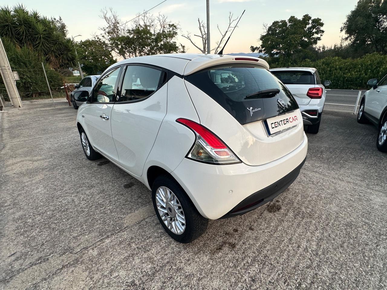 Lancia Ypsilon 0.9 TwinAir 85 CV 5 porte Metano Ecochic Elle