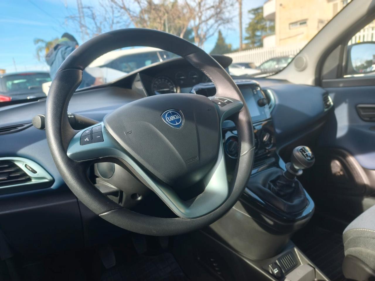 Lancia Ypsilon 1.0 70CV HYBRID PLATINUM