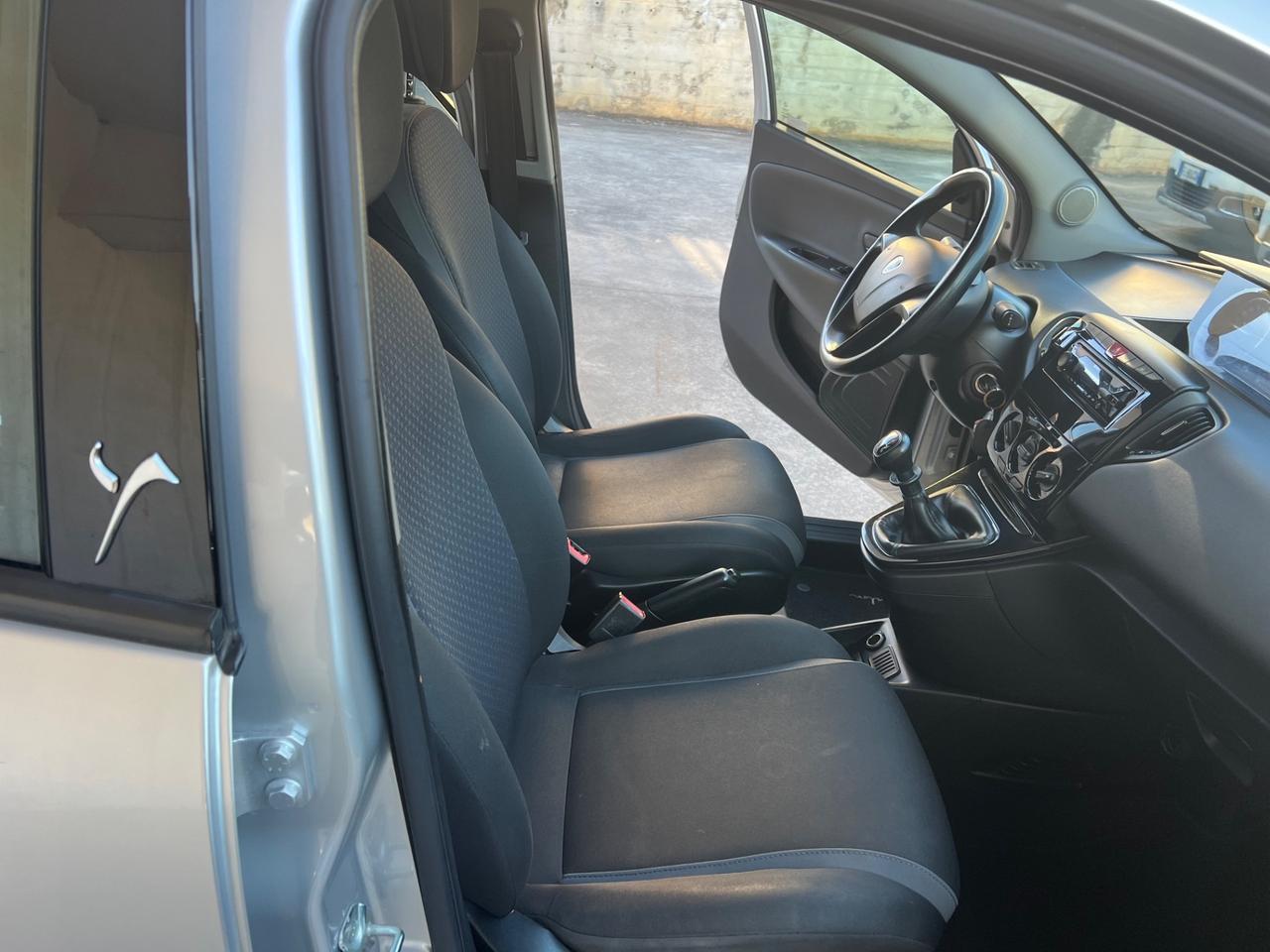 Lancia Ypsilon 1.2 69 CV 5 porte Silver