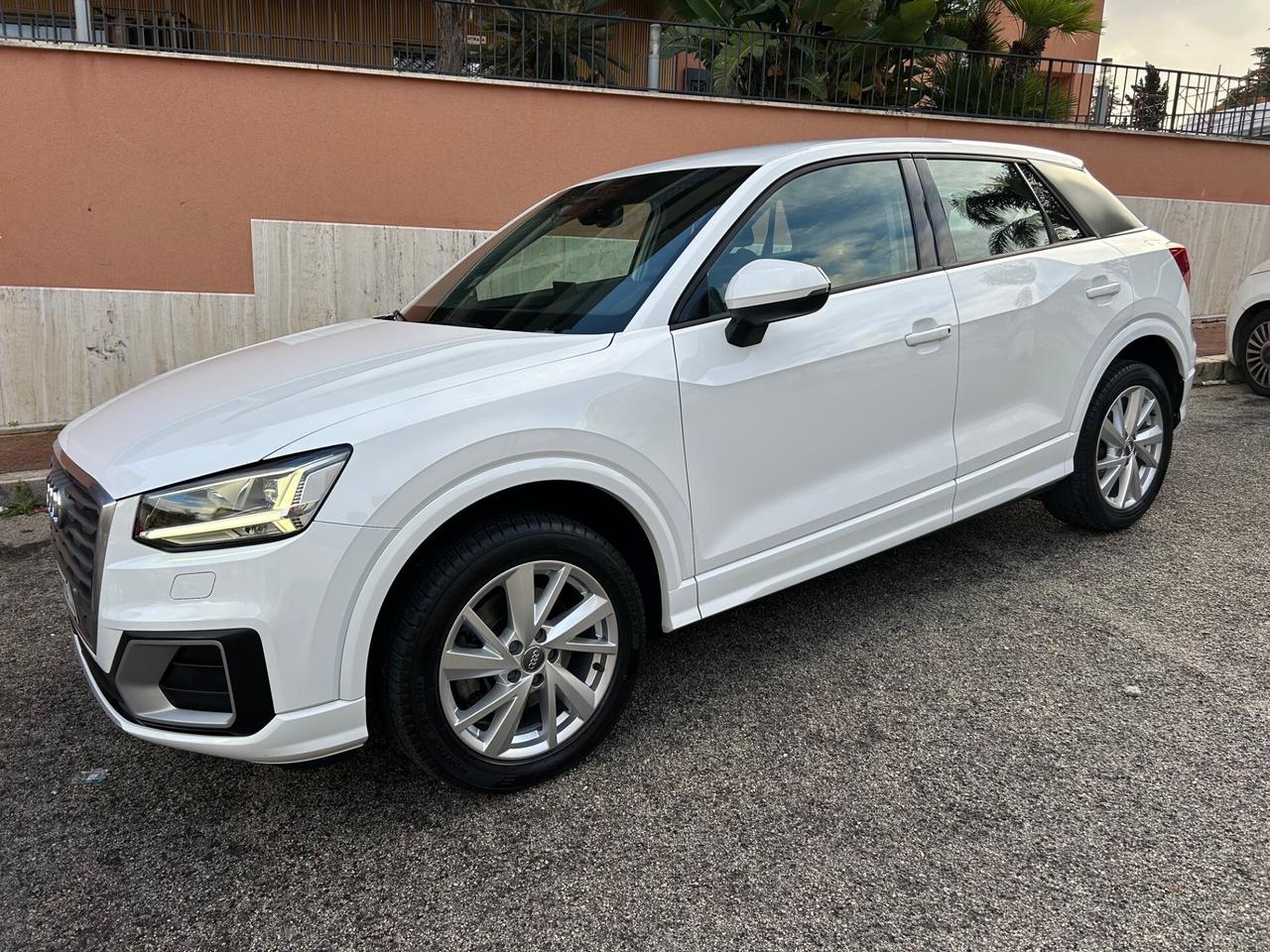 Audi Q2 1.6 TDI Sport strafull !!!!!