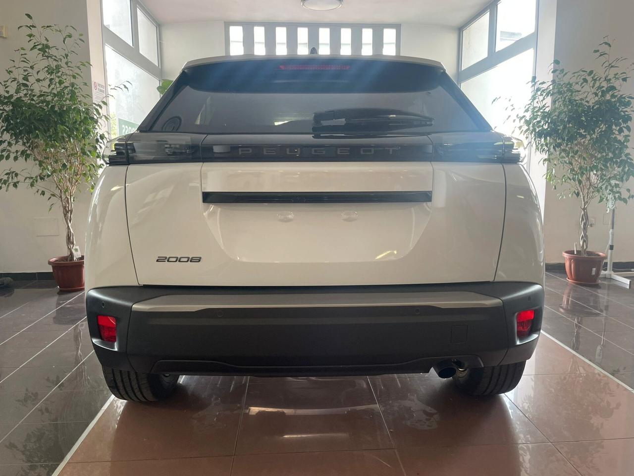 PEUGEUT 2008 1.2 B 100 ALLURE