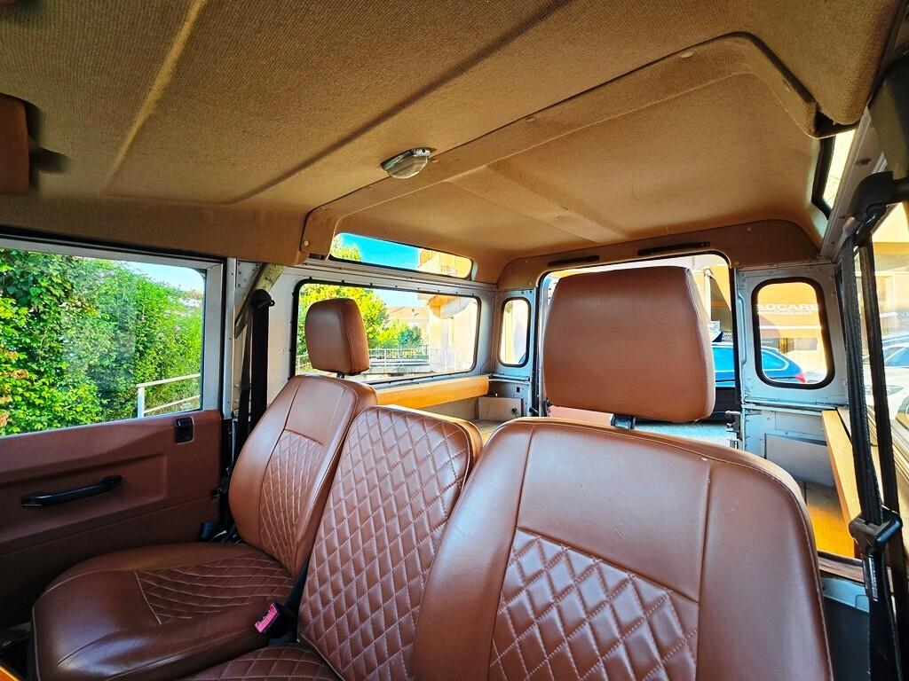 Land Rover Defender 90 TDI 200 RESTAURATA!