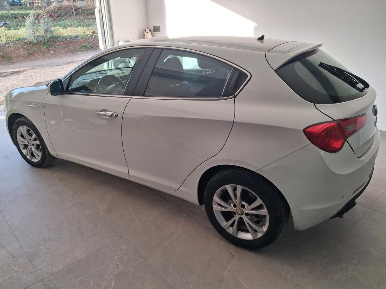 Alfa Romeo Giulietta 1.6 JTDm-2 105 CV Distinctive