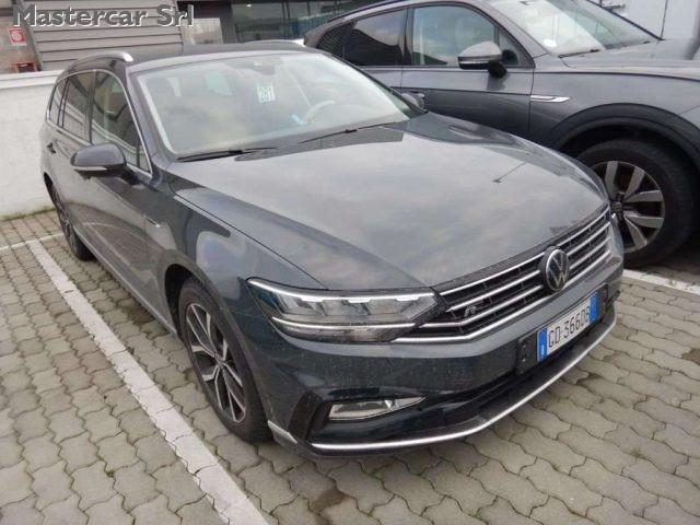 VOLKSWAGEN Passat Variant 2.0 tdi R-Line Executive EVO 150cv dsg - GD366DB