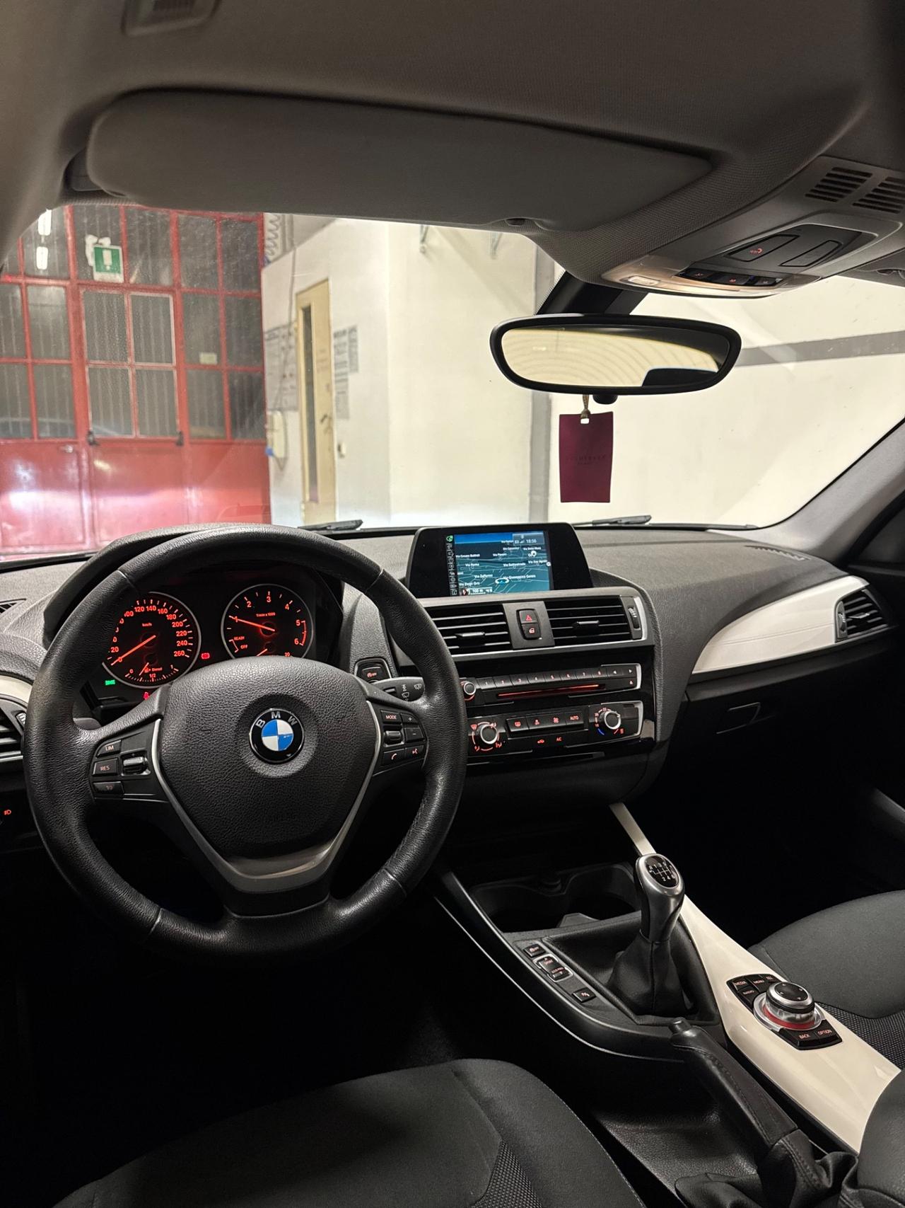 Bmw 116 116d 5p. Urban