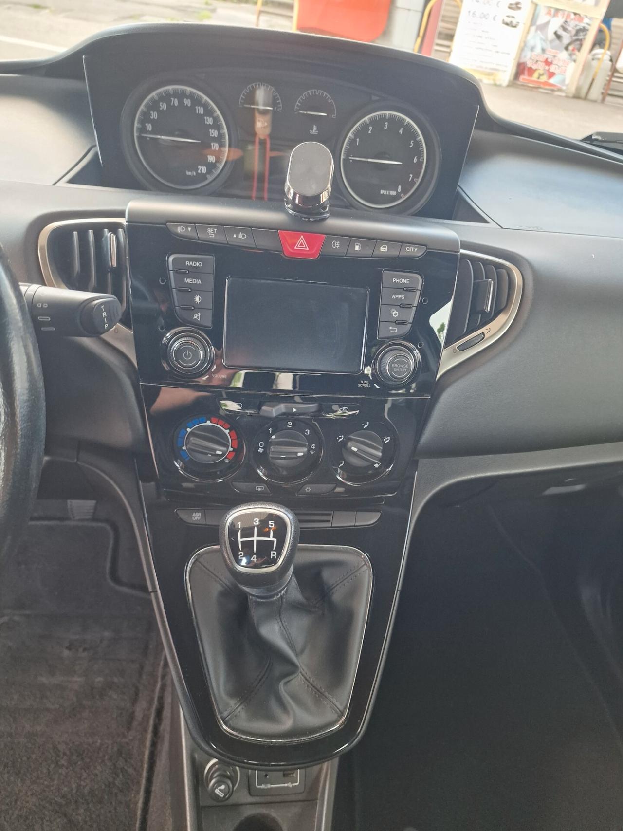 Lancia Ypsilon 1.2 69 CV 5 porte GPL Ecochic Gold