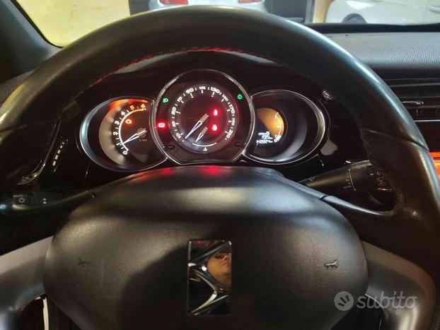 DS AUTOMOBILES DS 3 1.4 HDi 70 So Chic