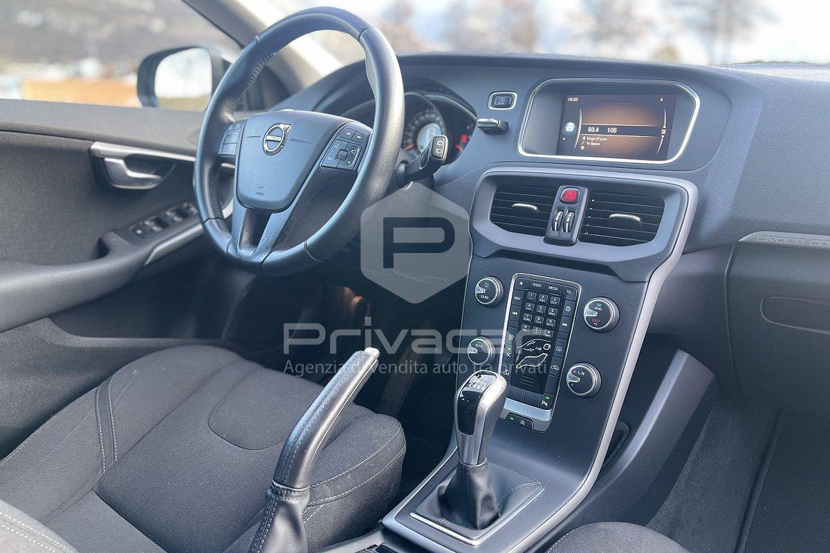 VOLVO V40 Cross Country D2 Momentum