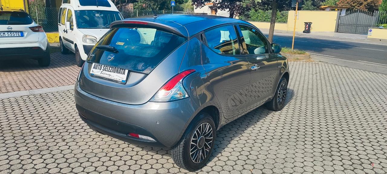 Lancia Ypsilon 0.9 TwinAir 85 CV 5 porte Metano Ecochic Elle