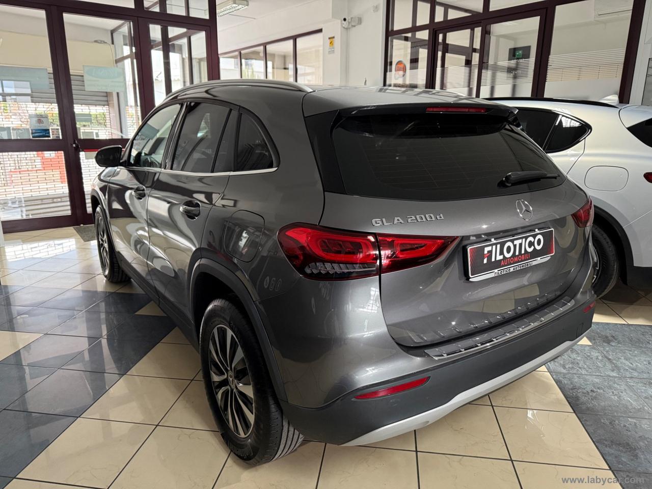 MERCEDES-BENZ GLA 200 d Automatic Sport FARI FULL LED - CARPLAY