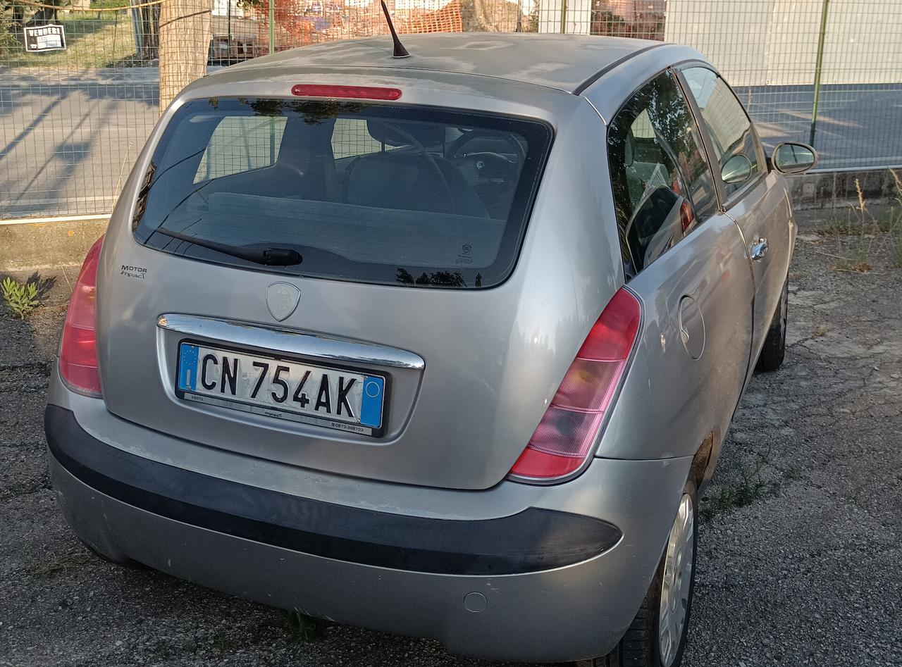 Lancia Ypsilon 1.2 Argento