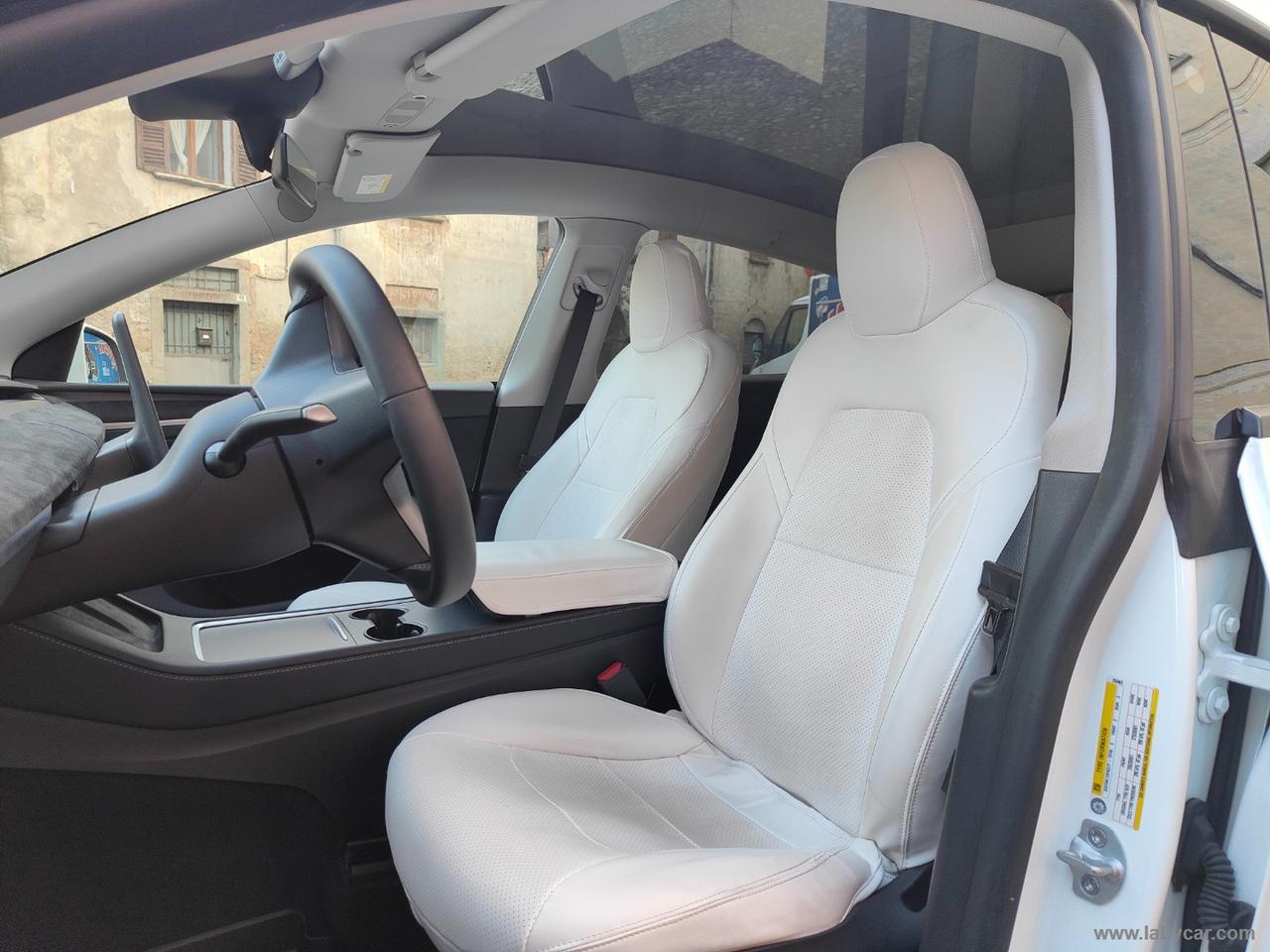 TESLA Model Y Performance AWD TETTO PELLE BIANCA