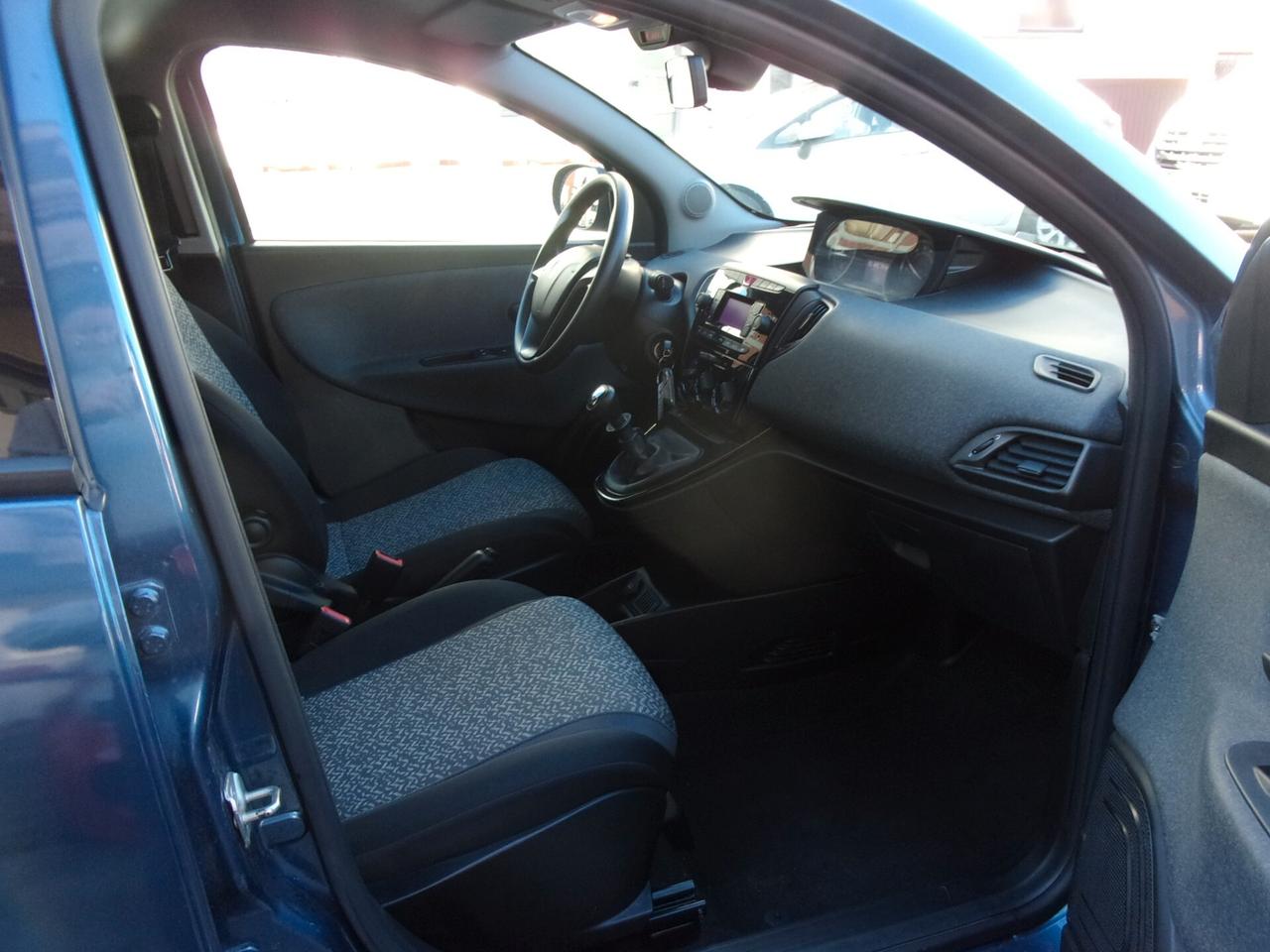 Lancia Ypsilon 1.0 FireFly 5 porte S&S Hybrid Gold