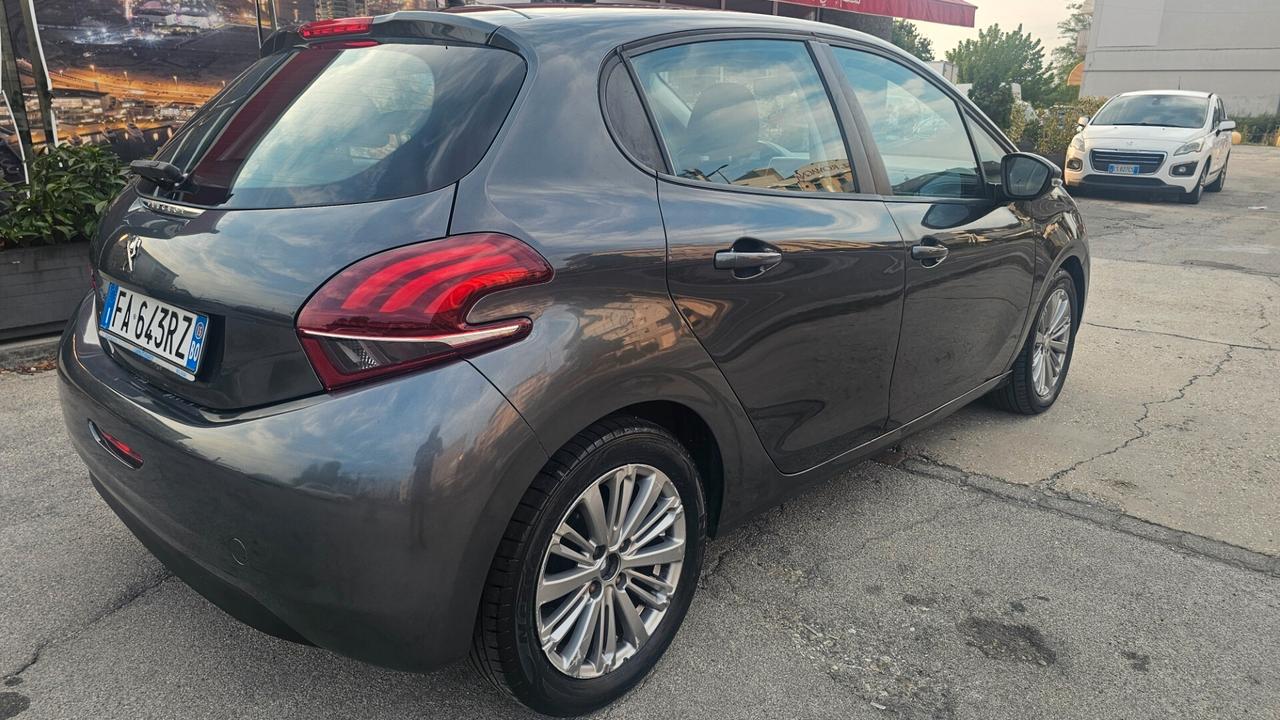 Peugeot 208 1.4 HDi 68 CV 5 porte Allure