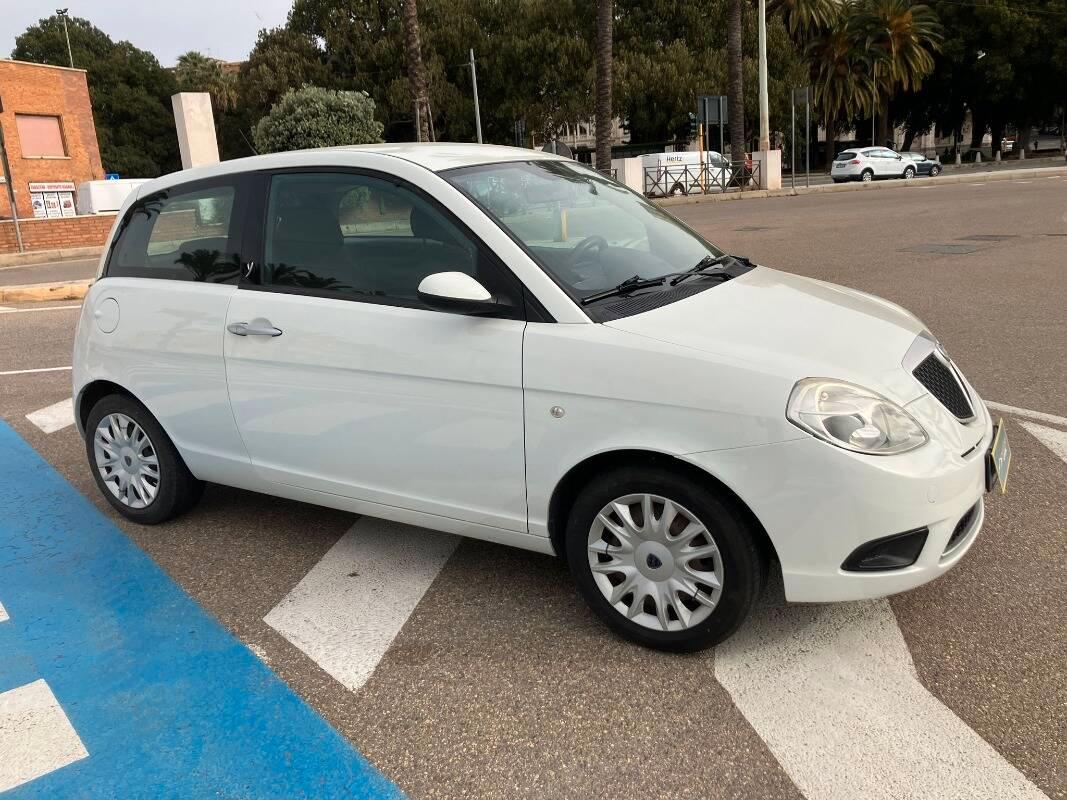 Lancia Ypsilon 1.2 8v Argento
