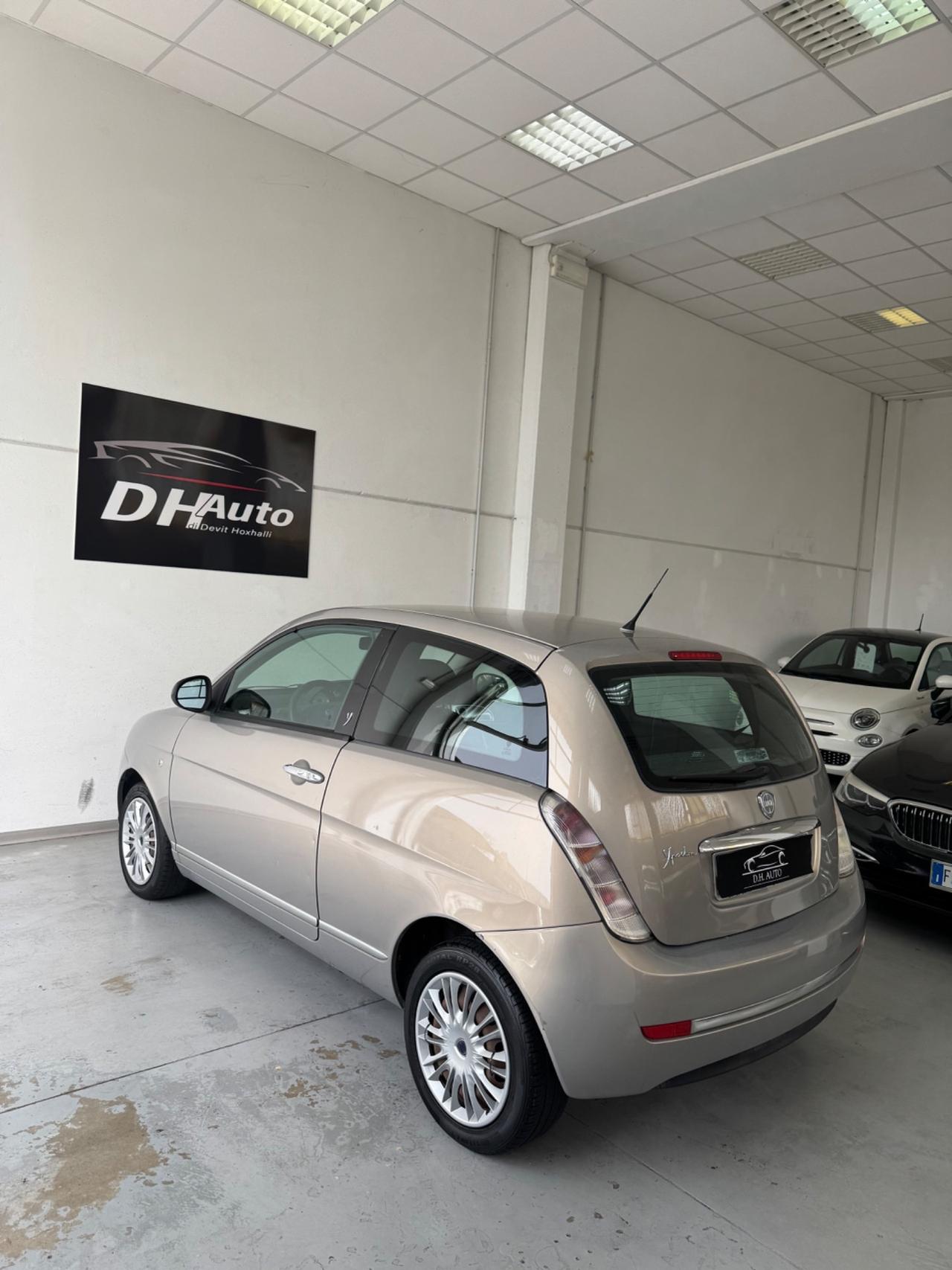 Lancia Ypsilon 1.2 69 CV Unyca