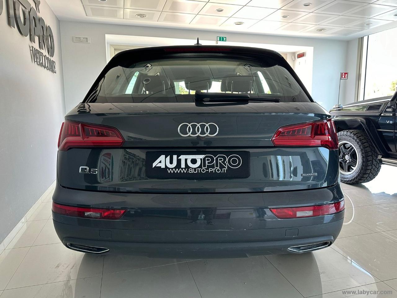 AUDI Q5 35 TDI quattro S tronic Business