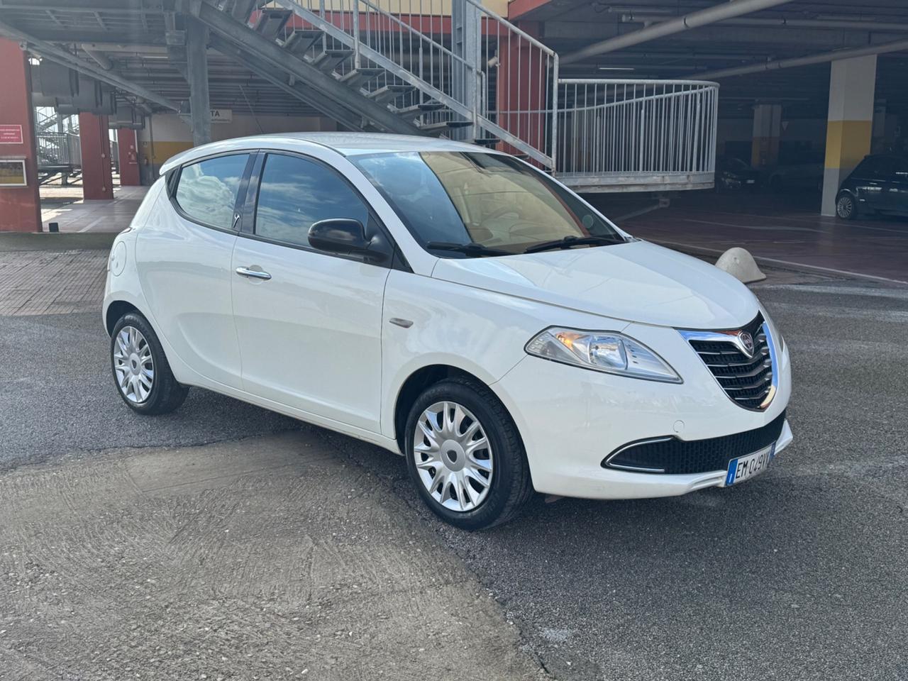 Lancia Ypsilon 1.2 69 CV 5 porte S&S Platinum