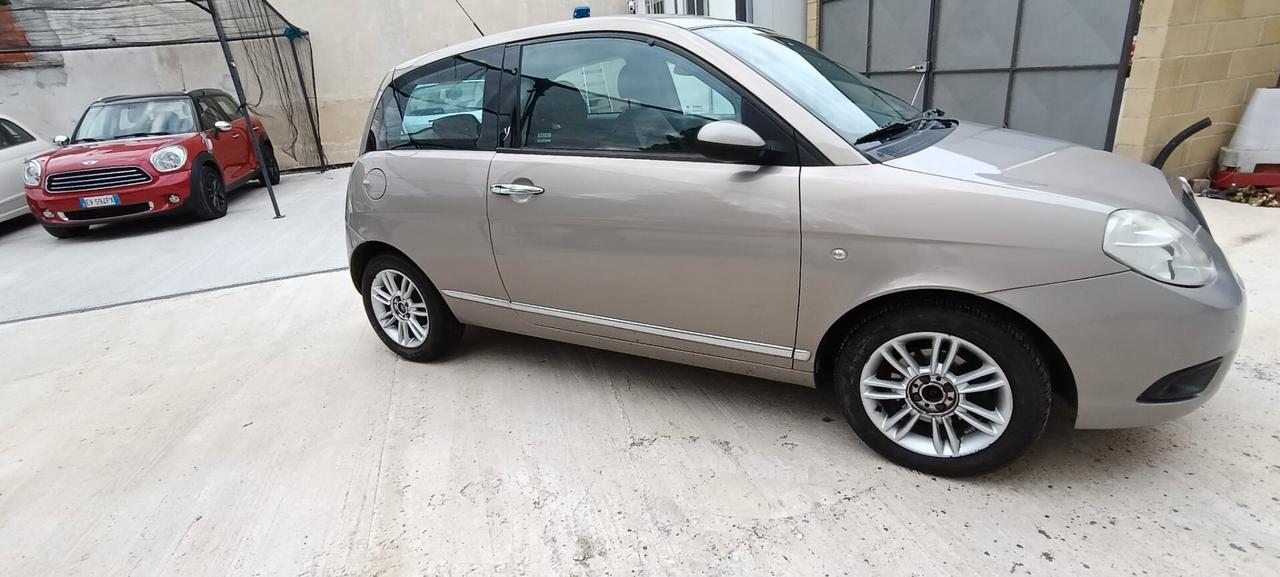 Lancia Ypsilon 1.4 16V