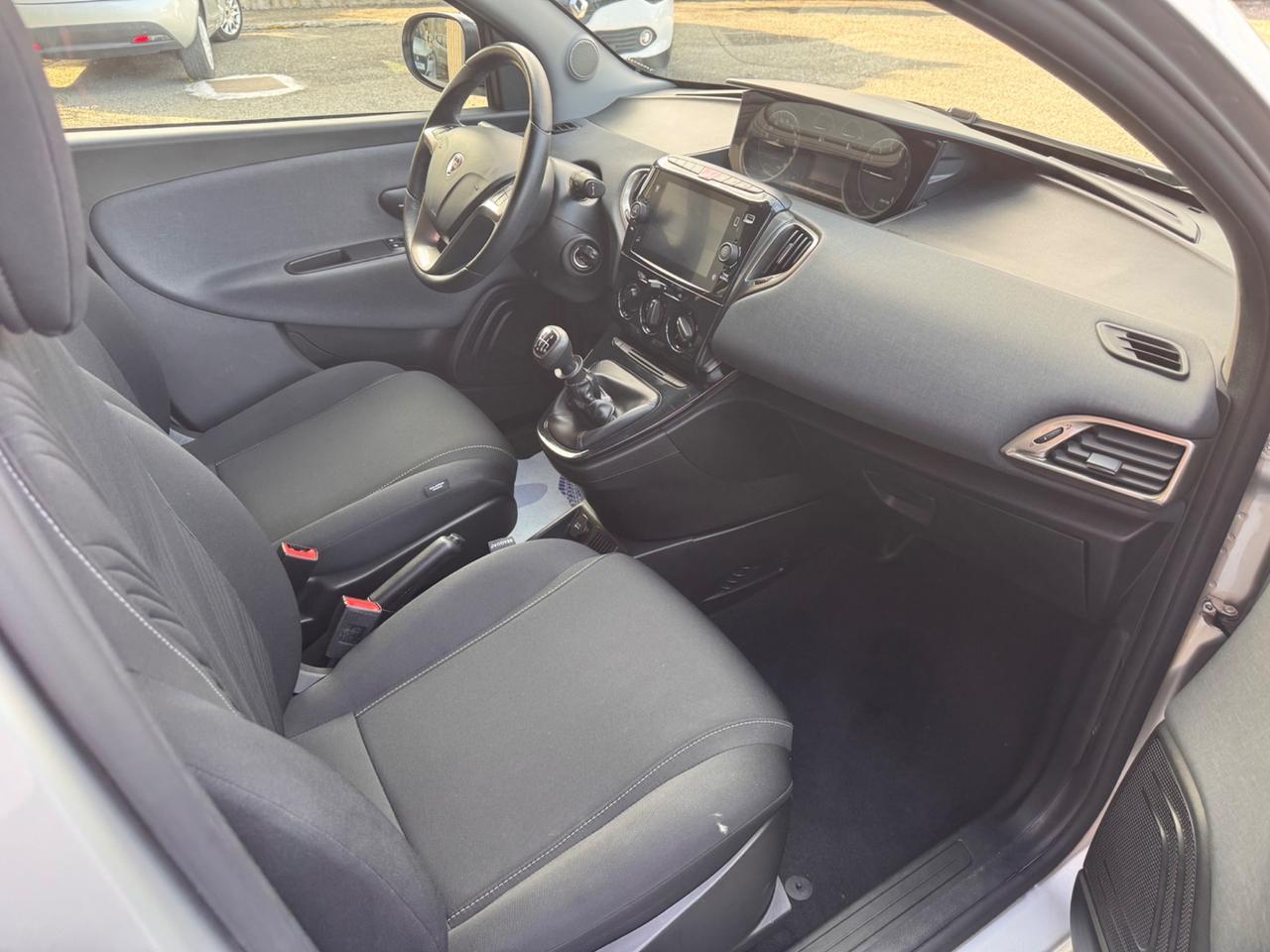 Lancia Ypsilon 1.0 Hybrid Gold