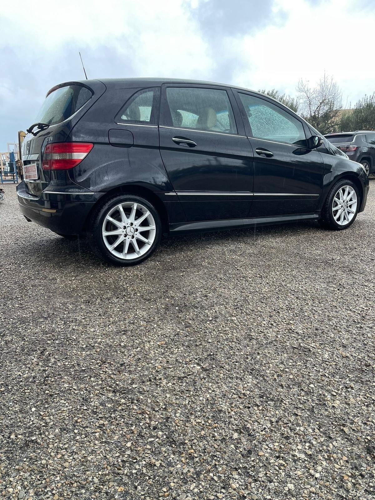 Mercedes B 180 - AUTOMATICA-NEOPATENTATI