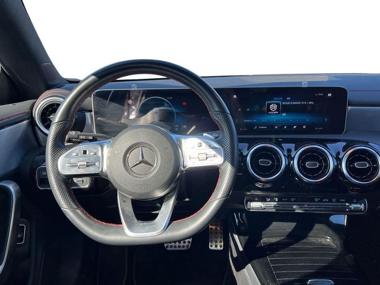 Mercedes-Benz CLA Shooting Brake 200 d Premium auto