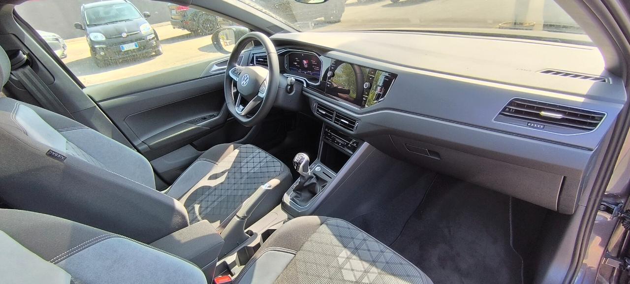 Volkswagen Taigo 1.0TSI 115CV R-LINE PANO CAMERA LED VIRTUAL ASSIST