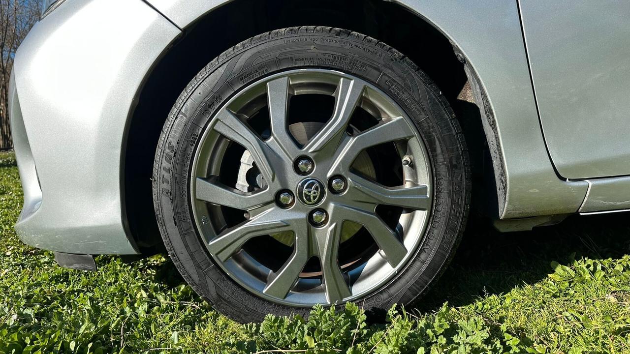 Toyota Yaris 1.3 5 porte Style 2015 Neopetant GPL LEGGI TESTO