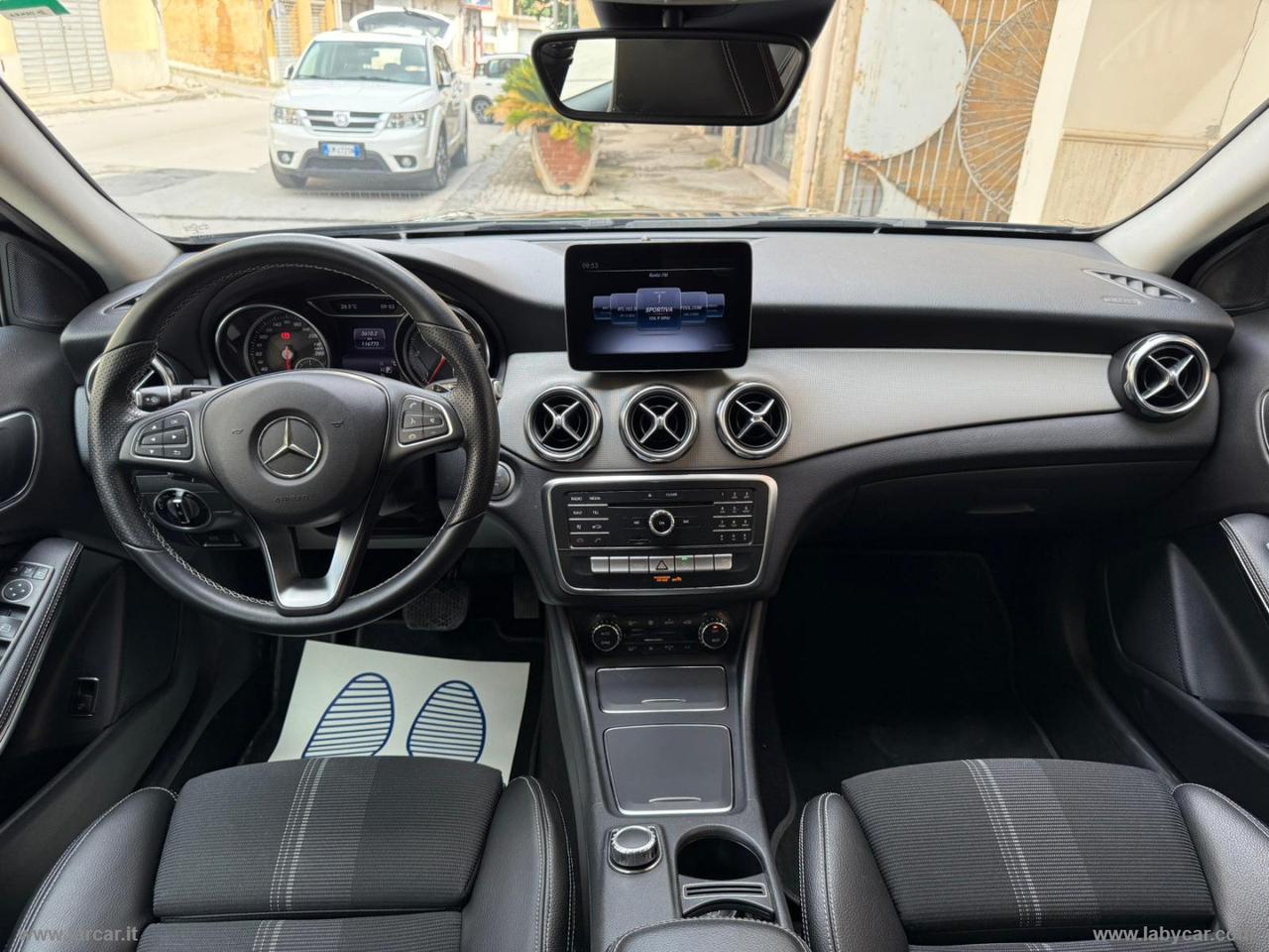 MERCEDES-BENZ GLA 200 d Automatic Sport CROSS