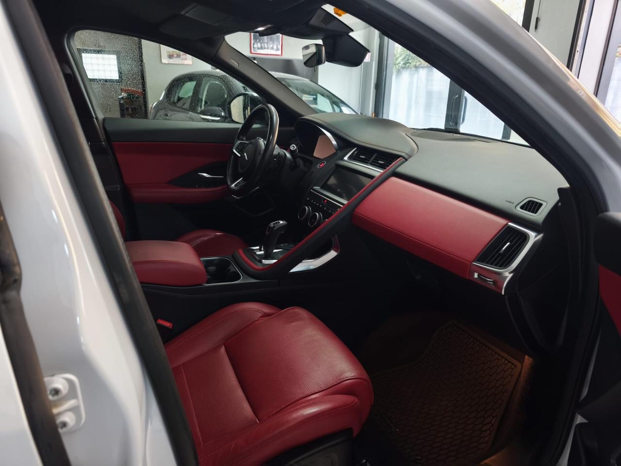 Jaguar E-Pace 2.0D 240 CV AWD aut. R-Dynamic HSE