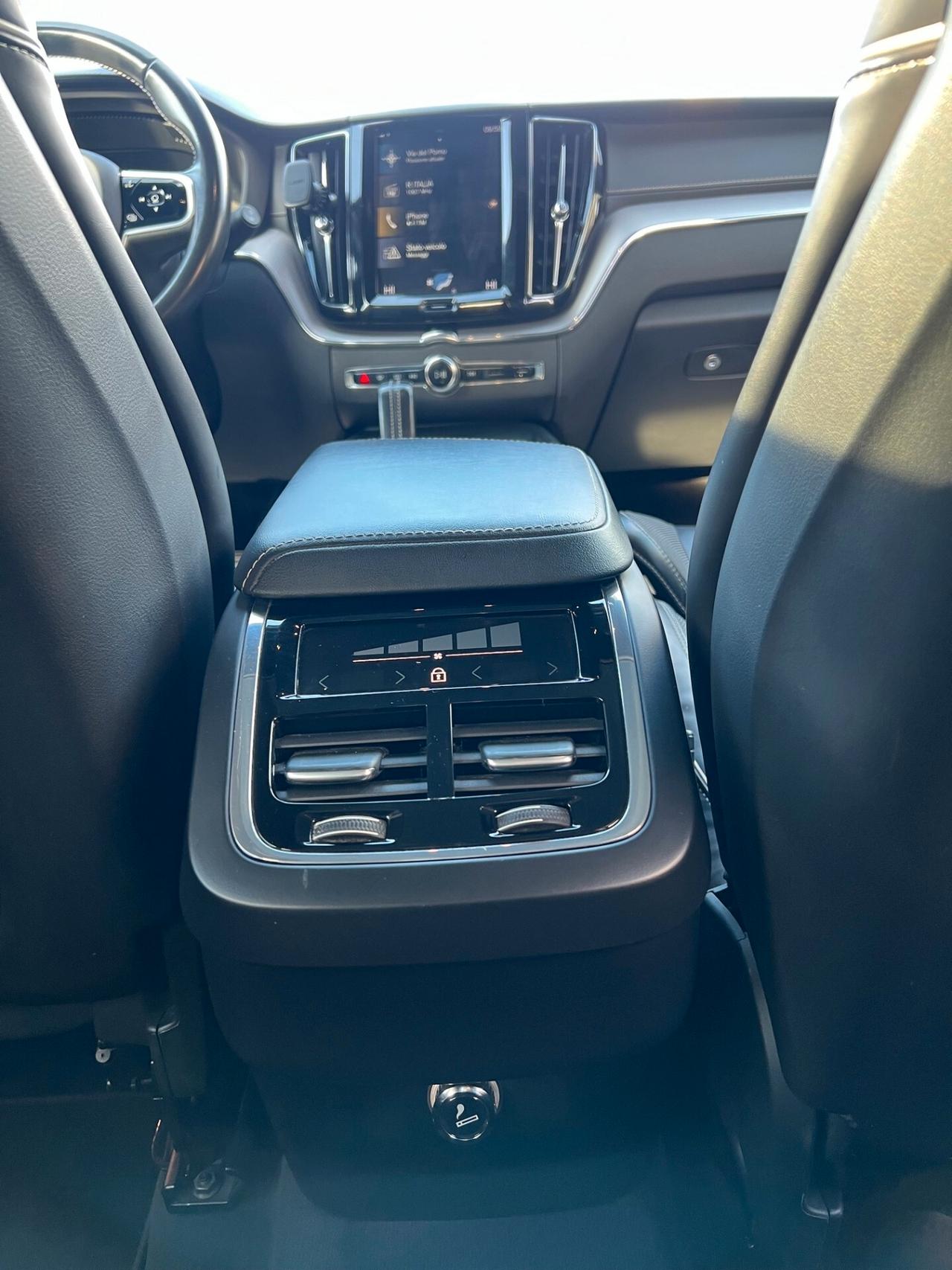 Volvo XC 60 XC60 B4 (d) AWD Geartronic R-design