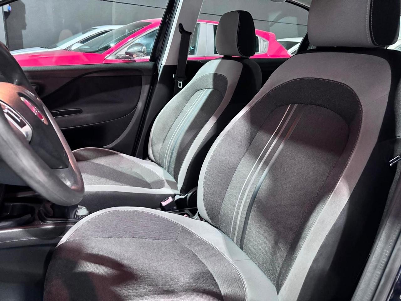 Fiat Punto Benzina Neopatentati 5 porte posti