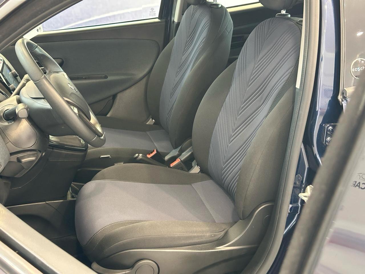 Lancia Ypsilon 1.0 FireFly 5 porte S&S Hybrid Ecochic Silver