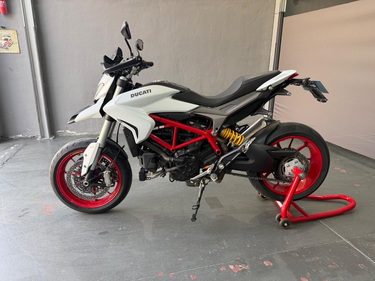 DUCATI HYPERSTRADA/HYPERMOTARD 939 WHITE SILK