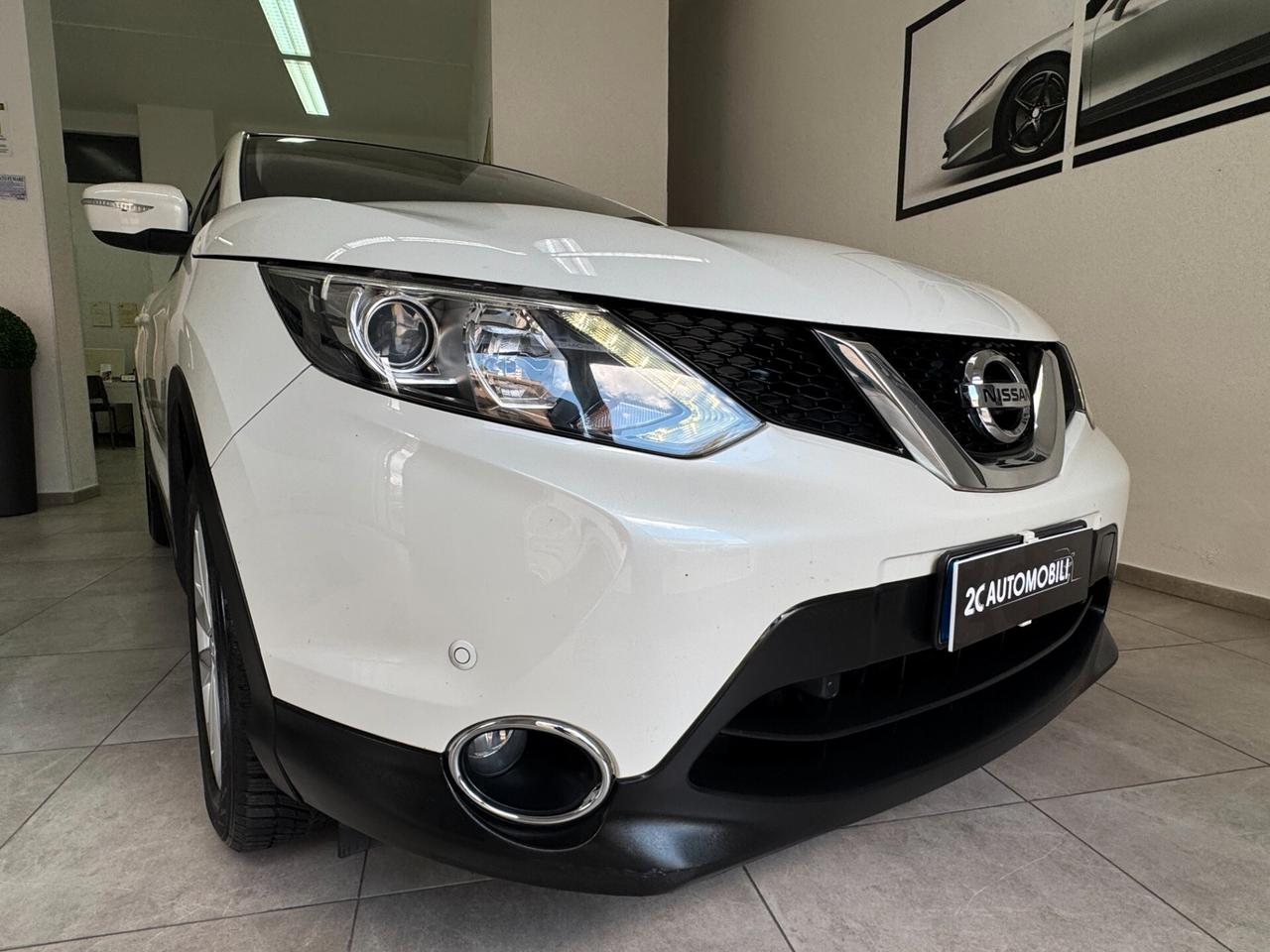 Nissan Qashqai / 1.5 cc 110cv / Diesel / Retrocamera /