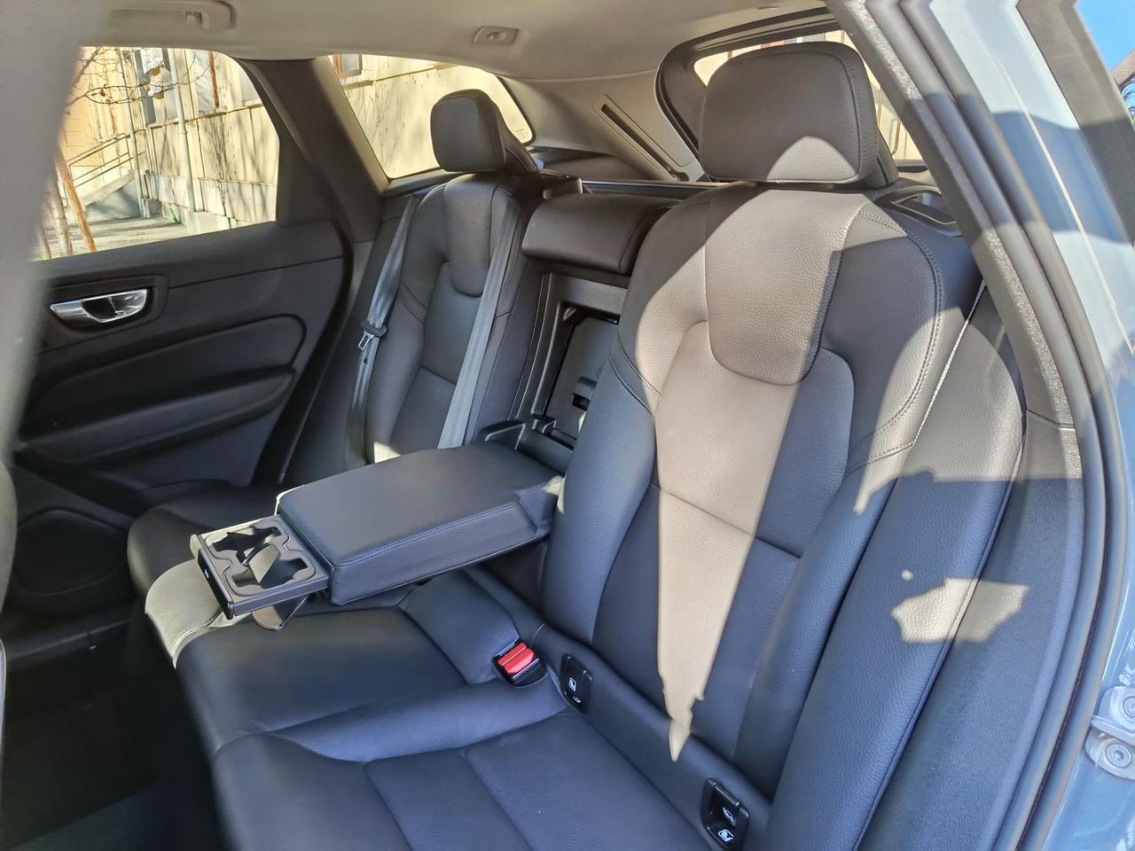 Volvo XC 60 Plus Dark 2.0 B4 MHEV #9159