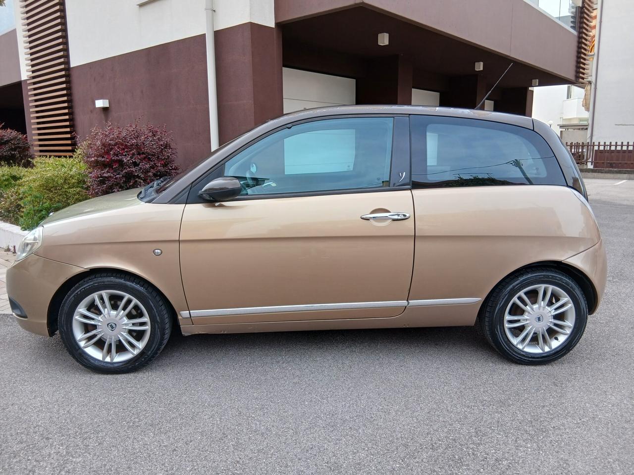 Lancia Ypsilon 1.4 in pronta consegna Ok per neo patentati