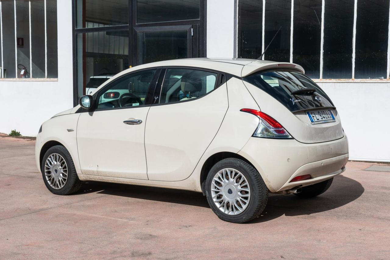 Lancia Ypsilon 1.2 69 CV 5 porte Silver