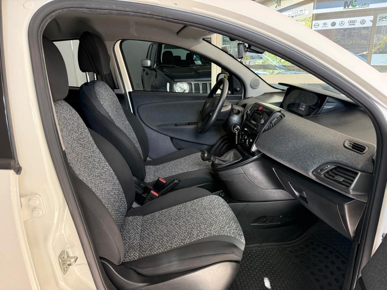 Lancia Ypsilon 1.0 FireFly 5 porte S&S Hybrid Alberta Ferretti
