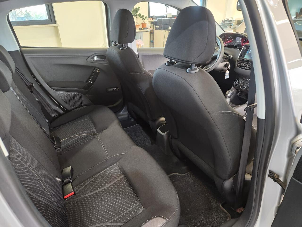 Peugeot 208 1.4 HDi 68 CV 5 porte NAVI