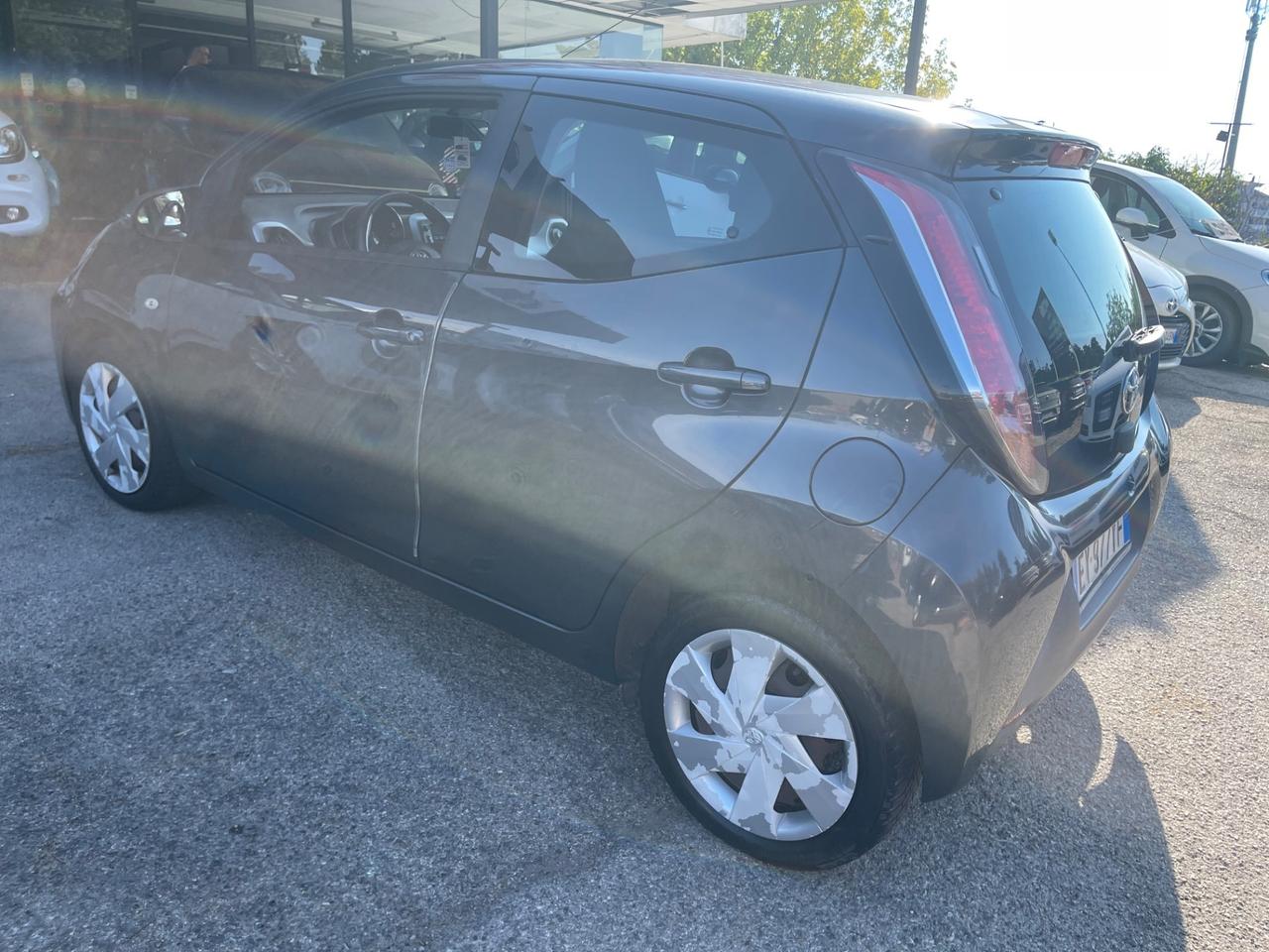 Toyota Aygo 1.0 VVT-i 69 CV 5 porte x-play