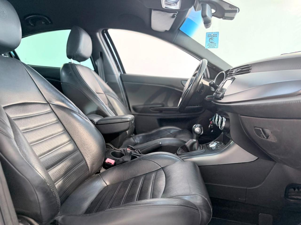 ALFA GIULIETTA AUTOMATICA GPL 170CV CARBON LOOK