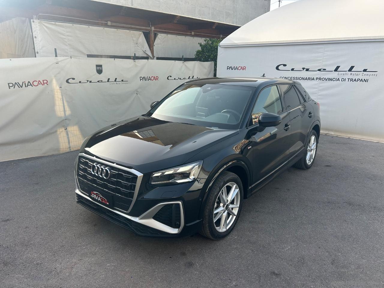 AUDI Q2 35 TFSI S tronic Identity Black