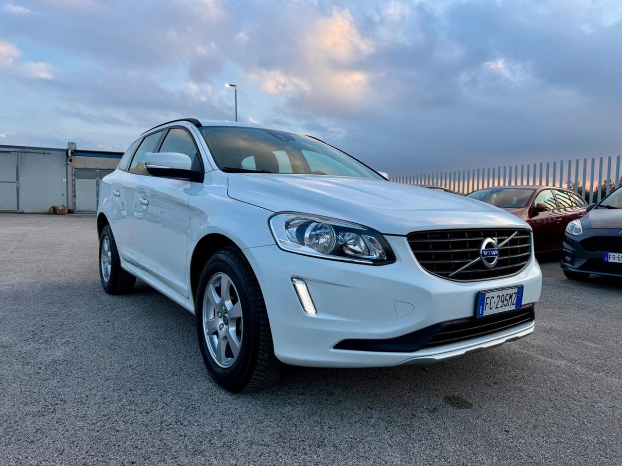 VOLVO XC60 2.0D D3 150CV GEARTRONIC FUL LED MY16