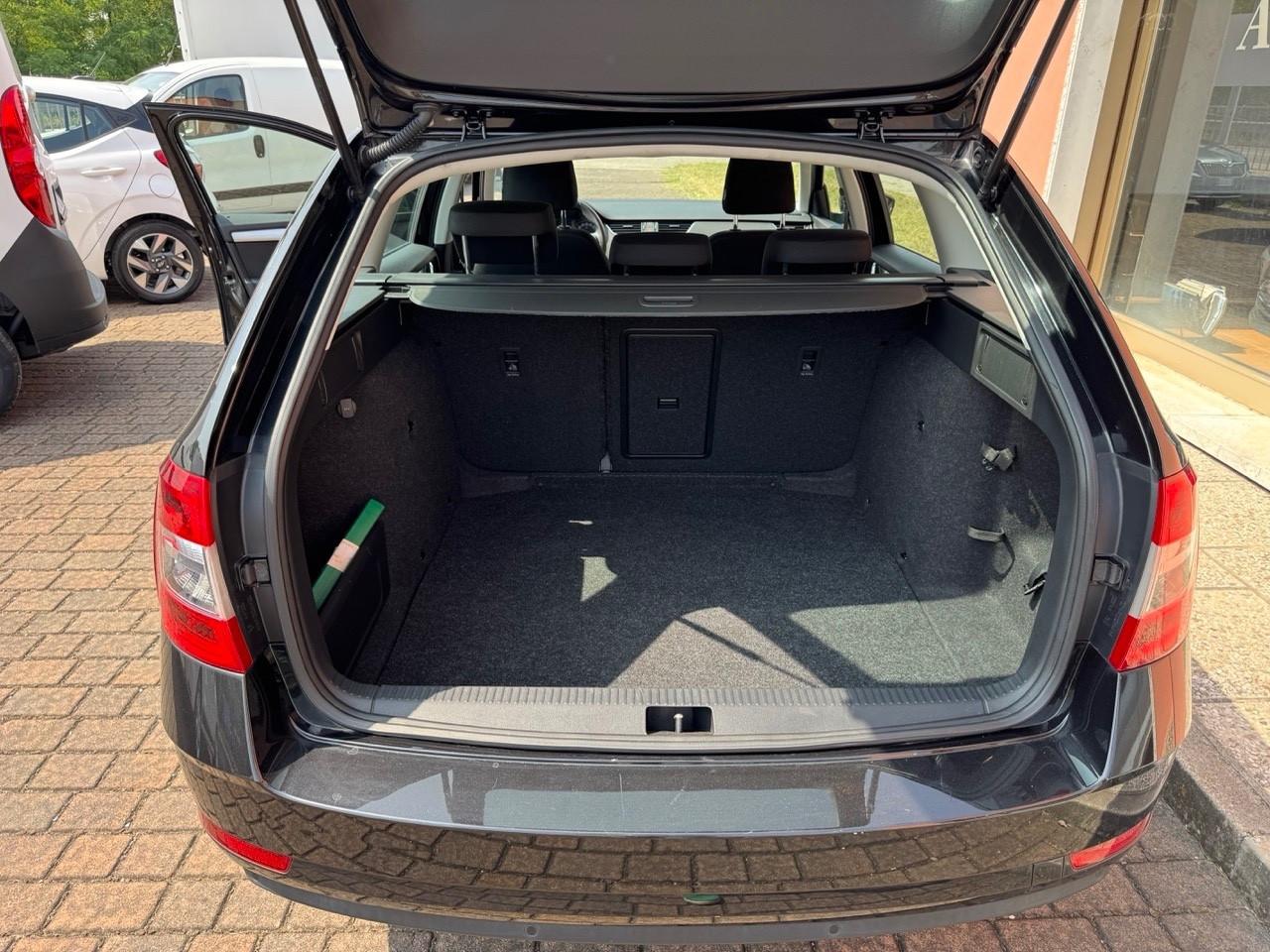 Skoda Octavia 1.6 TDI 116CV DSG – Executive – IVA esposta