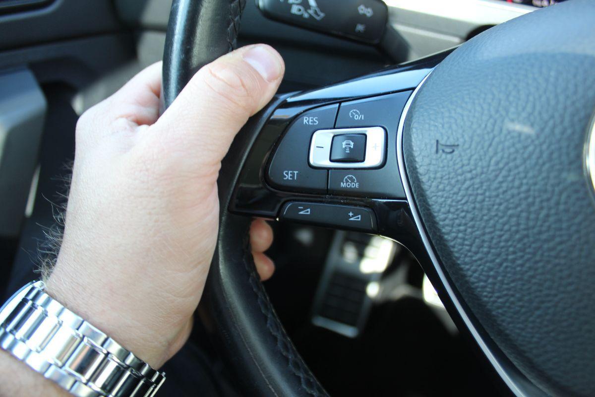 VOLKSWAGEN - Tiguan - 2.0 TDI Business BMT Sound