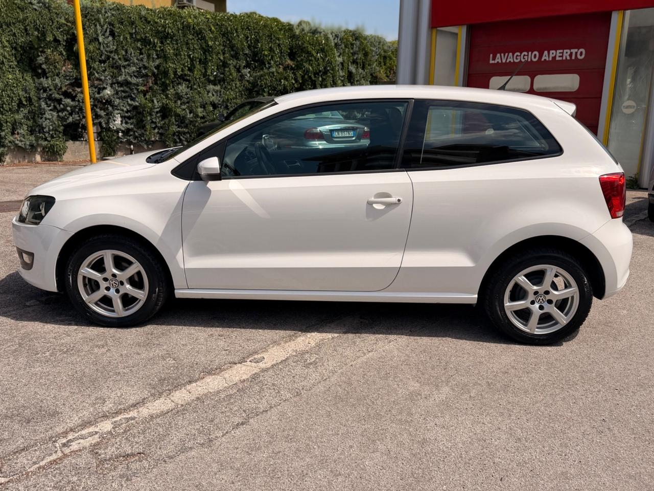 Volkswagen Polo 1.2 70 CV neopatentati gancio traino 2014