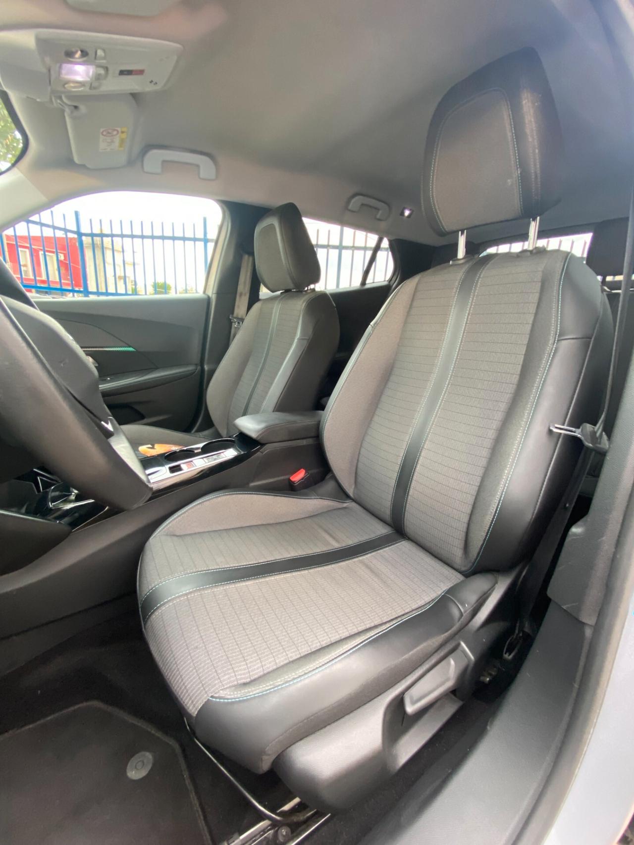 Peugeot 2008 BlueHDi 130 S&S EAT8 Allure Pack